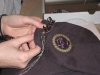 thumbs lilypad electronic shirt Arduino LilyPad : Réalisez de la broderie électronique.