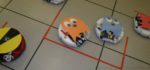 Des Roombas qui se font une partie de Pacman.