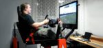 Vidéo : Un simulateur automobile suspendu à forte sensation.