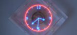 DIY : Une horloge POV dans un bloc de plexiglas.