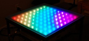 DIY : Une table basse à LED qui change de couleur avec Twitter