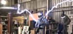 Vidéo : Jouer de la guitare électrique avec des bobines de Tesla