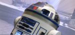 Un robot R2D2 qui contient 10 consoles, un PC et un projecteur