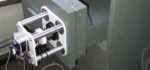 Un robot qui ouvre un coffre-fort par la méthode brute force