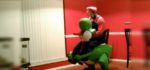 Cosplay : Un magnifique costume de Super Mario sur Yoshi