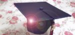 Un jeune diplômé américain équipe son chapeau d’infrarouge pour délivrer un message en Morse