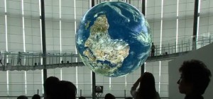 Vidéo : Démonstration de l’écran sphérique OLED géant Geo-Cosmos