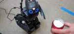 Darwin-OP, un robot qui a une relation conflictuelle avec la bière