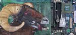 Joe Dragt, l’artiste qui peint sur des cartes-mères recyclées