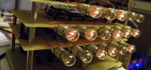 DIY : Fabriquer une horloge binaire à ampoules incandescentes