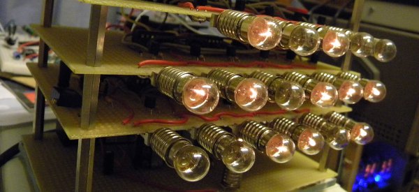 diy fabriquer une horloge binaire a ampoules incadescentes DIY : Fabriquer une horloge binaire à ampoules incandescentes