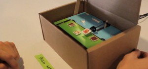 Une console de jeu en carton pour jouer à Mario avec un Teagueduino