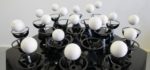 Floating Orchestra : 19 balles en lévitation visualisent la musique
