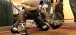 iCub : Le robot sur le modèle enfant marche à quatre pattes