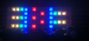 Un HackerSpace réalise un mur de LED avec des guirlandes électriques