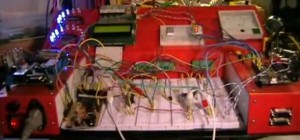 The Ultimate Breadboard : Une installation de prototypage amateur vraiment énorme