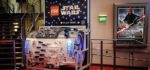 Un orgue de Barbarie géant en LEGO jouant le thème de Star Wars