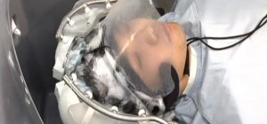 Head Care Robot : Le robot qui vous lave les cheveux en phase de test dans un salon de coiffure