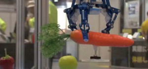 D-Hand : Un main robotique qui utilise q&rsquo;un seul organe de contrôle pour agripper les objets