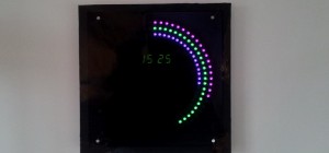 DIY : Une magnifique horloge avec 180 LED RGB à base d’Arduino