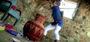 Vidéo : Lindsey Stirling interprète Link qui casse des pots