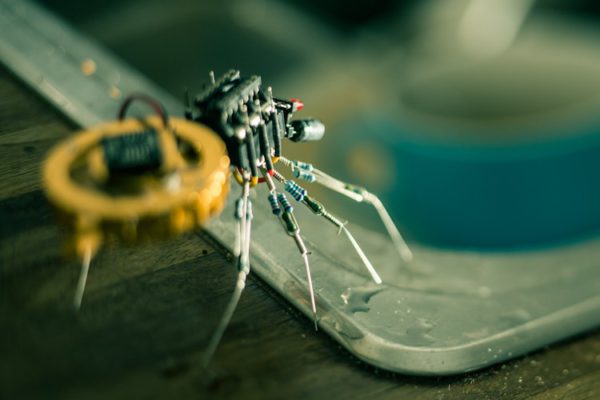 les-sculptures-electroniques-en-forme-dinsectes-de-luca-di-filippo-05