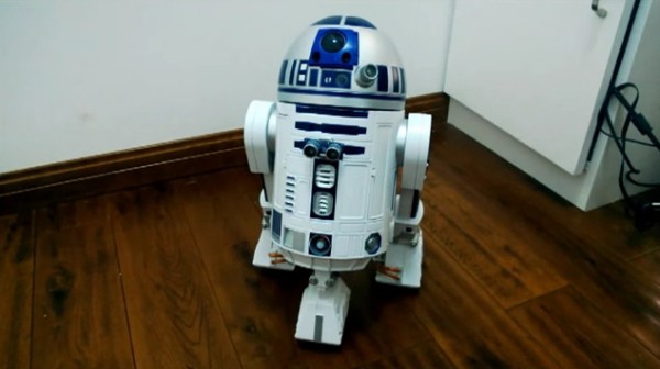un-robot-r2d2-fonctionnant-avec-un-raspberry-pi