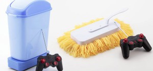 WTF : Deux robots radio-commandé pour éviter de bouger de son canapé