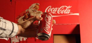 DIY : Une machine distributrice de Coca-Cola fabriqué en carton