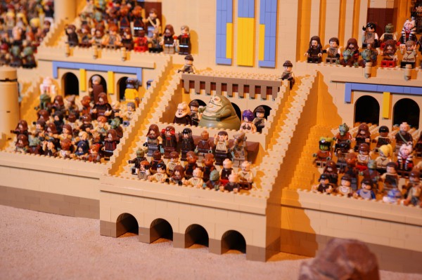 la-menace-fantome-de-star-wars-recreee-avec-250000-pieces-de-lego-02
