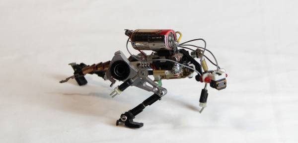 project-r3bots-des-robots-realises-avec-des-elements-electroniques-recycles-05