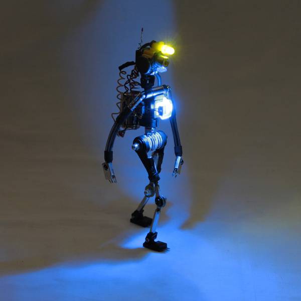 project-r3bots-des-robots-realises-avec-des-elements-electroniques-recycles-06