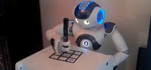 Un robot Nao qui joue au TicTacToe