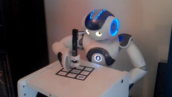 un-robot-nao-qui-joue-au-tictactoe