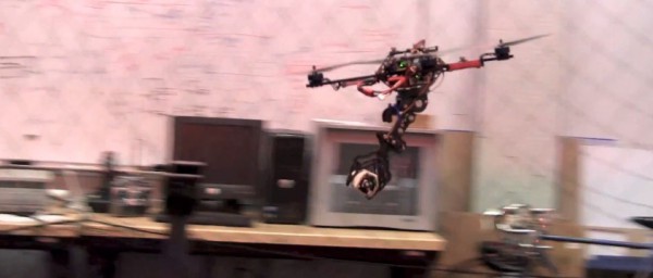 video-quand-les-quadroptors-sinspire-des-aigles-pour-attraper-des-objets