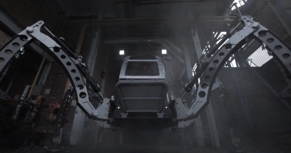 mantis-un-enorme-robot-hexapode-de-2-tonnes