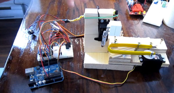 video-une-machine-pour-mesurer-la-duree-de-vie-des-briques-de-lego