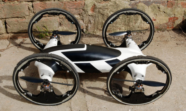 b-go-beyond-un-vehicule-rc-mi-voiture-et-mi-helicoptere-01