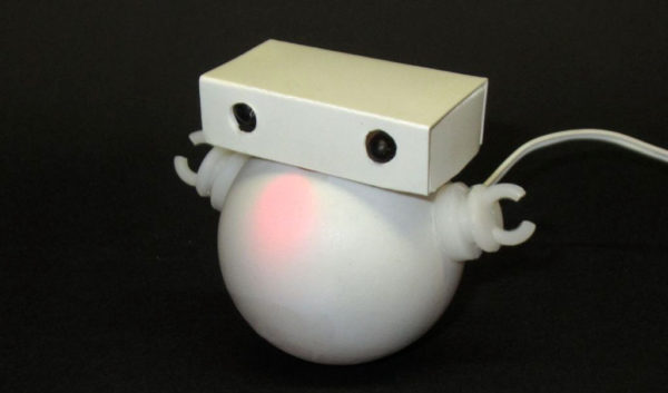wooblebot-le-petit-robot-qui-reagit-a-infrarouge