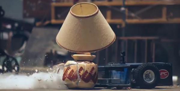 video-un-robot-de-destruction-en-slowmotion