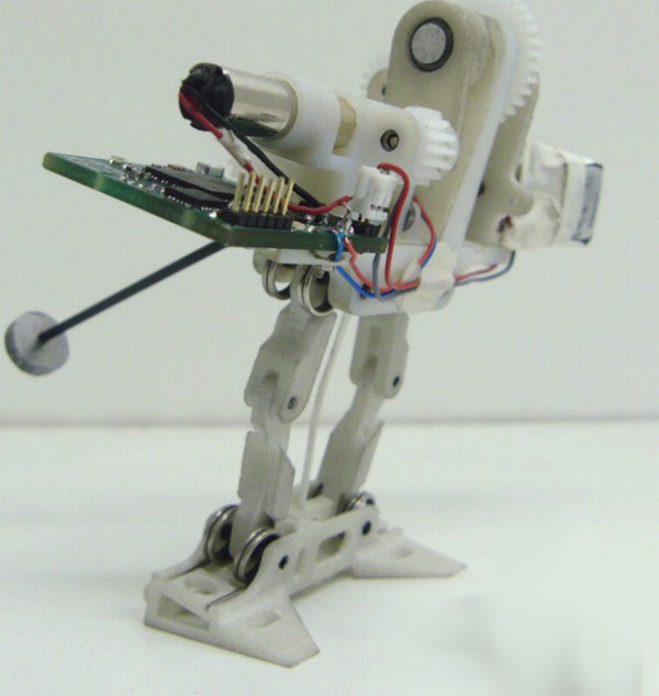 le-petit-robot-sauteur-sequipe-dune-queue-pour-ameliorer-sa-stabilite-02