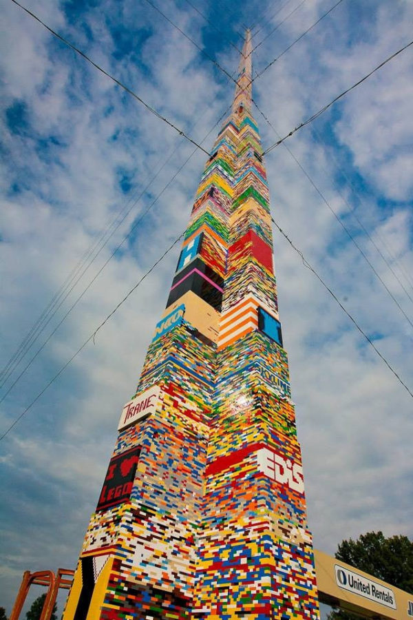 nouveau-record-pour-une-tour-en-lego-avec-34m-de-hauteur-4