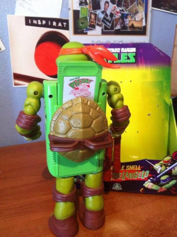 diy-des-sculptures-bien-geek-realisees-avec-des-game-boy-02