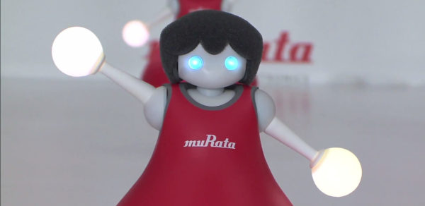 la-danse-synchronise-des-robots-murata-cheerleaders