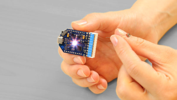 the-airboard-une-petite-carte-compatible-arduino-dediee-aux-objets-connectes-04
