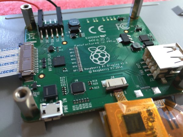 commercialisation-de-lecran-tactile-multi-touch-dsi-officiel-raspberry-pi-02