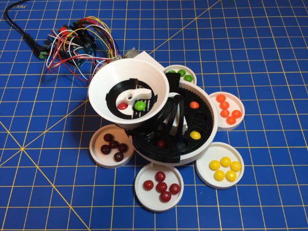 diy-une-machine-pour-trier-les-skittles-par-couleur-imprimees-en-3d-01