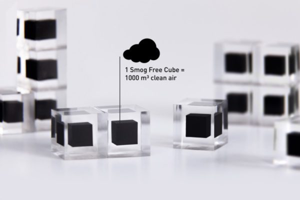 the-smog-free-tower-la-tour-qui-recyle-la-pollution-de-lair-en-petits-cubes-01