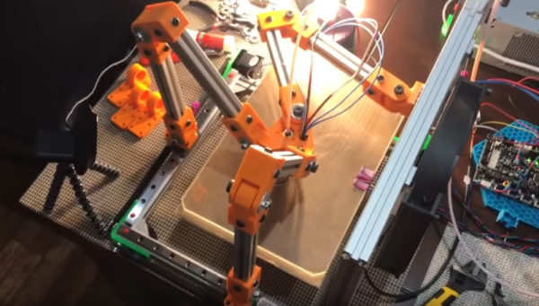 video-limprimante-3d-tripteron-mi-cartesienne-mi-delta