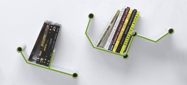 Short Circuit Self : Des étagères en forme de pistes électroniques.